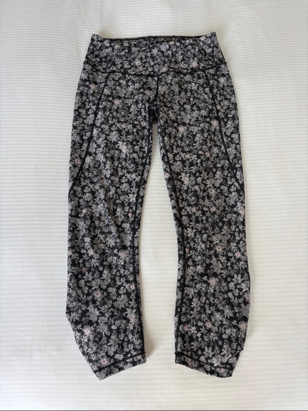 Calia Floral Leggings in Black and Light Pink. Size M.